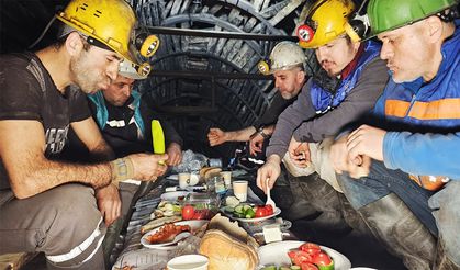 Madenciler, ilk sahuru yerin 120 metre altında yaptı