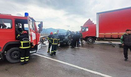 Otomobil, kamyonla çarpıştı: 1 yaralı!