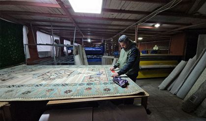 Halının içinden altın çıktı, esnaf gereğini yaptı