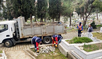 Mezarlıklar bayrama hazırlanıyor