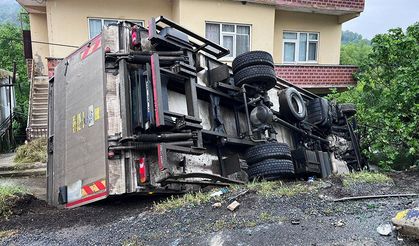 Ereğli'de, kamyonet devrildi: Kaza, ucuz atlatıldı!