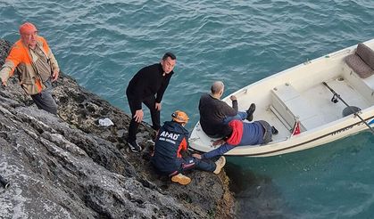 Amatör balıkçı, kayalıklardan düştü