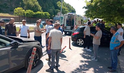Kontrolden çıkan araç, cami avlusuna daldı!