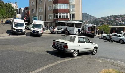 Halk otobüsü ile otomobil çarpıştı: 7 yaralı!