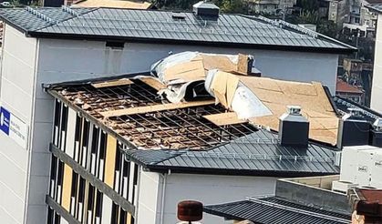 Fırtına, öğrenci yurdunun çatısını söktü!