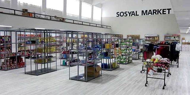 Depremzedeler, ihtiyaçlarını bu marketten karşılıyor