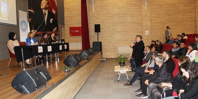 BEÜ öğrencileri, Ereğli'de Çocuk Hakları Zirvesi düzenledi