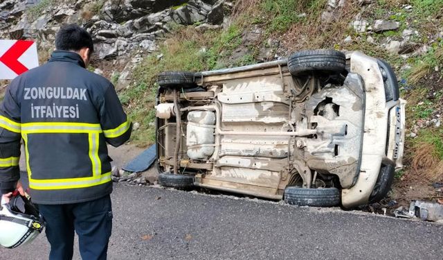 Kontrolden çıkan araç devrildi: 2 yaralı!