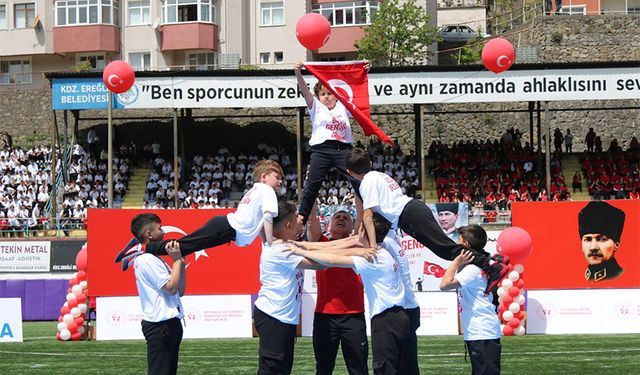 Ereğli'de gençler, bayramlarını gururla kutladı