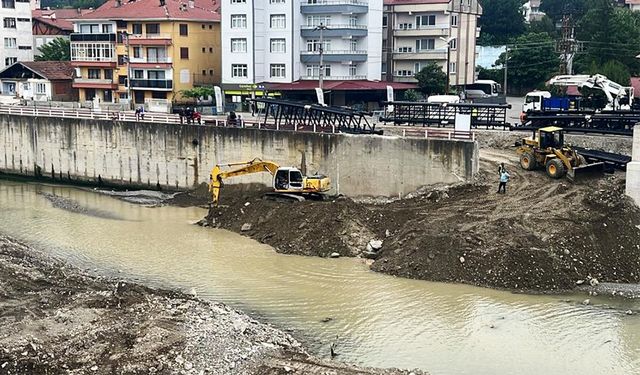 Asma köprünün yerine çelik köprü yapılıyor