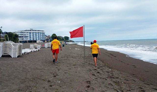 Akçakoca’da, bazı plajlar hariç denize girişler yasak