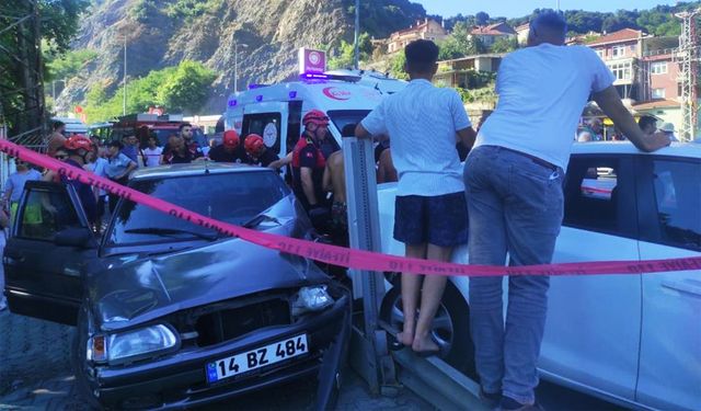 Alkollü sürücü, aracıyla bariyerlere çarptı: 5 yaralı!