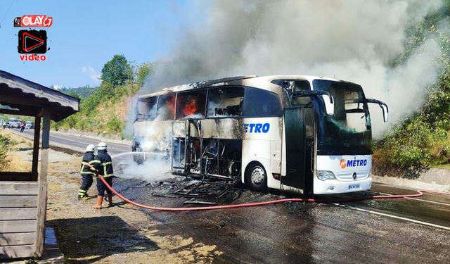 Yolcu otobüsü, alev alev yandı!