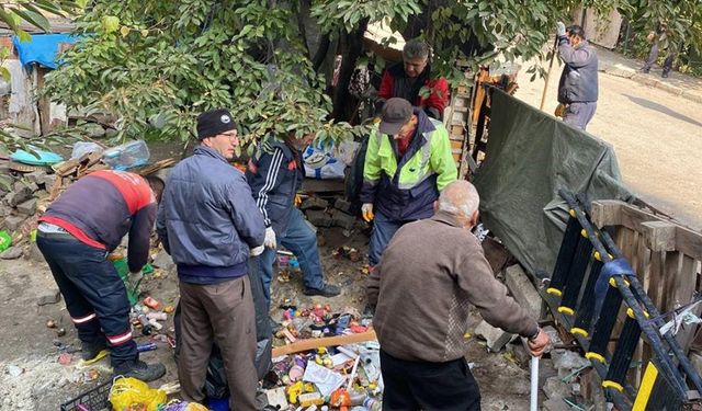 Bir kamyon çöp çıktı!