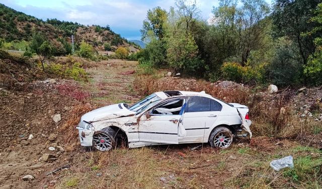 Kontrolden çıktı, şarampole devrildi: 2 yaralı!