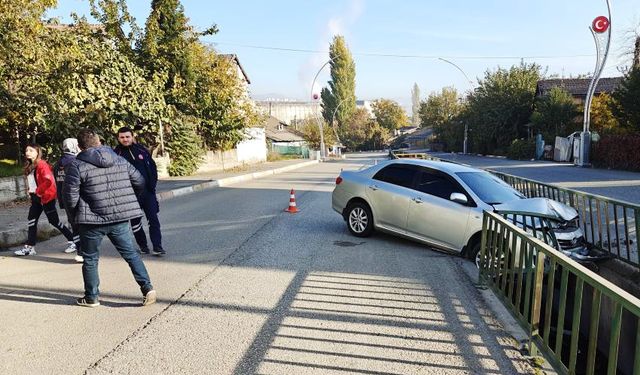 Kontrolden çıktı, korkuluklara çarptı: 1 yaralı!