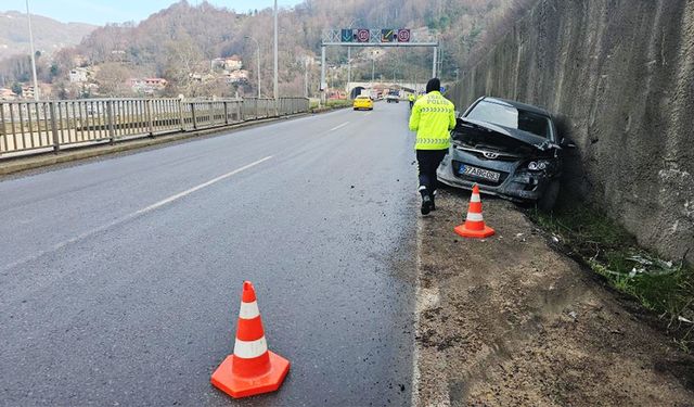 Ters yönde seyreden araca çarpmamak için kaza yaptı!