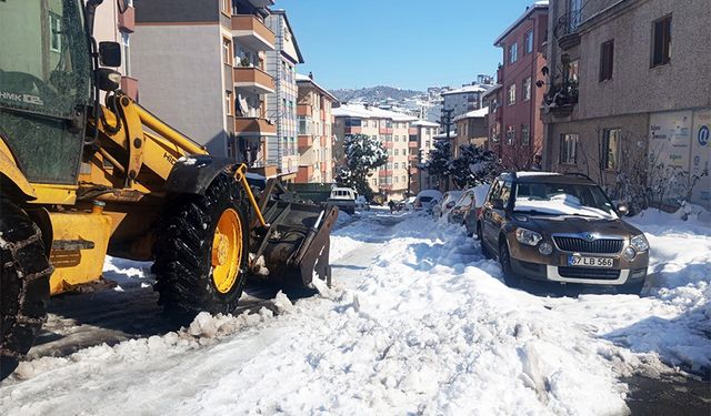Ereğli'de, kar temizliği sürüyor
