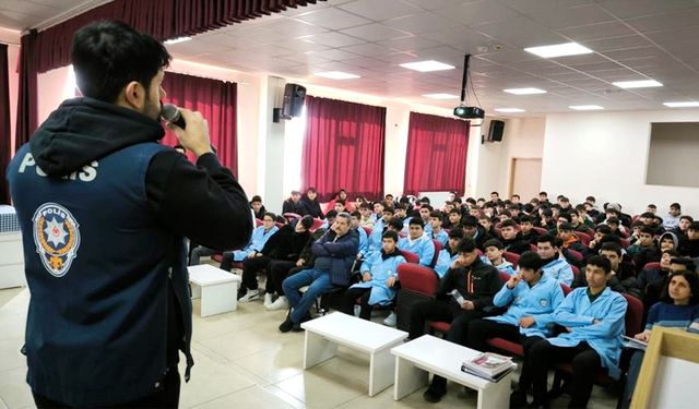 Lise öğrencilerine ’Siber Güvenlik’ semineri