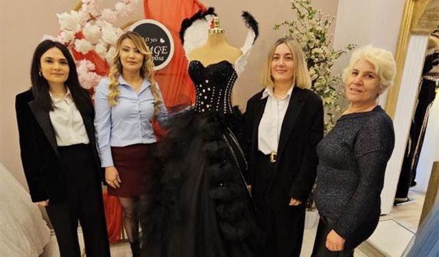 Kadına şiddete siyah gelinlik ile dikkat çekti