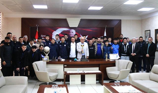 Şampiyon takım, kupayı Posbıyık'a götürdü