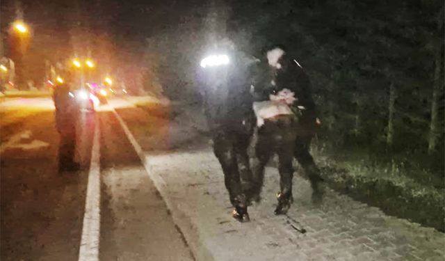 Polislerle beraber bataklığa düştü!