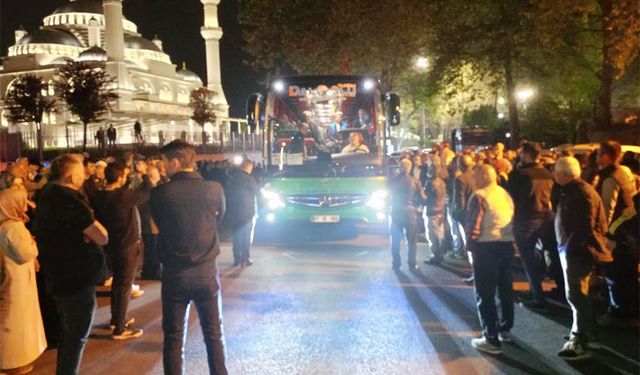 İlk hac kafilesi dualarla uğurlandı