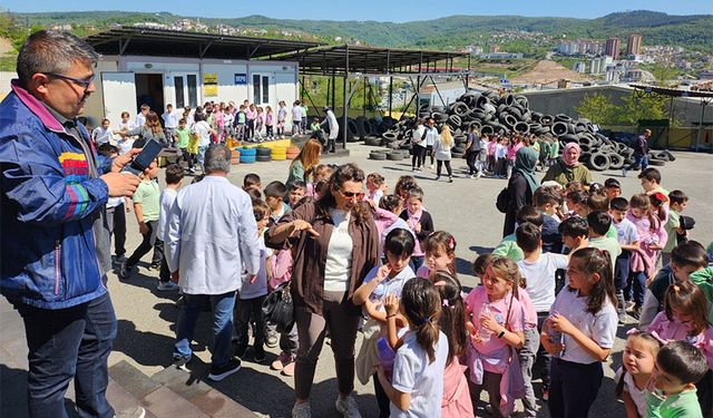 Öğrenciler, Atık Getirme Merkezi'ni ziyaret etti