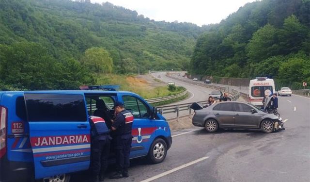 Virajı alamayan araç, kaza yaptı: 2 yaralı!