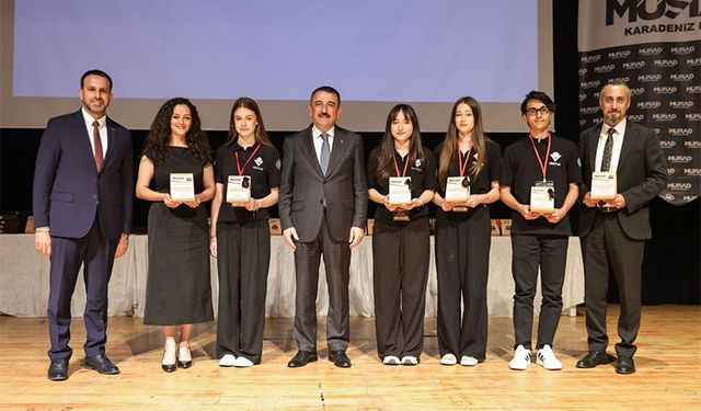 MÜSİAD, 137 başarılı öğrenciyi ödüllendirdi