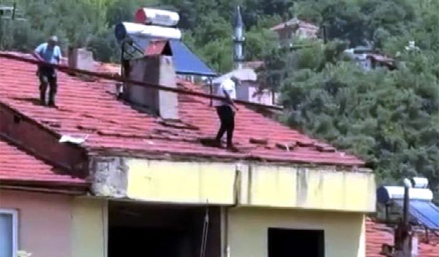 5 katlı binanın çatısında canlarını hiçe saydılar!