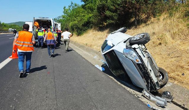 Otoyolda takla atan otomobildeki 4 kişi yaralandı!