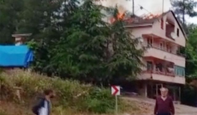 Evinin yanmasına kalbi dayanamadı!