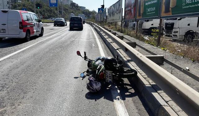 Otomobil sürücüsü, motosiklete çarpıp kaçtı!