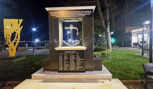 Hayatını kaybeden 12 denizci anısına anıt yapıldı