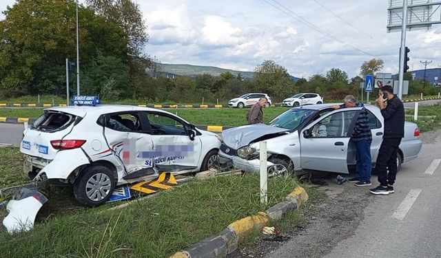 Işık ihlali kazaya neden oldu: 3 yaralı!