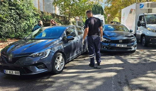 Önündeki otomobile çarpan sürücü, yaralandı!