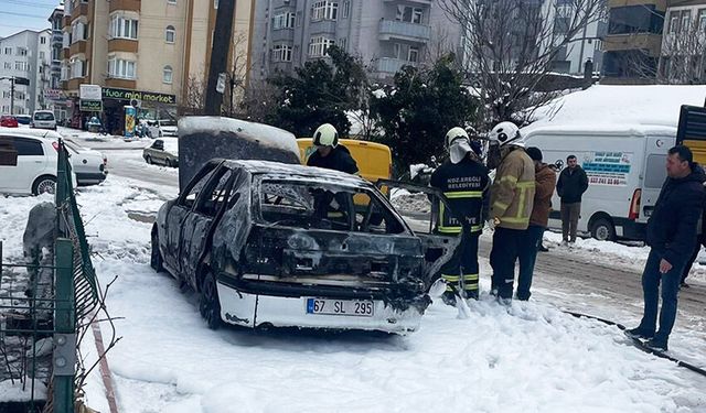 Ereğli'de, park halindeki araç alevlere teslim oldu!