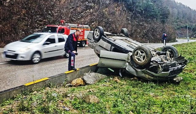 Kontrolden çıktı, takla attı: 3 yaralı!