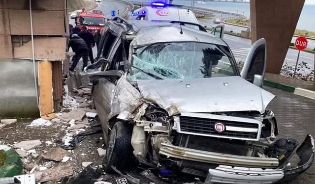 Güvenlik kulübesine daldı: 2 yaralı!