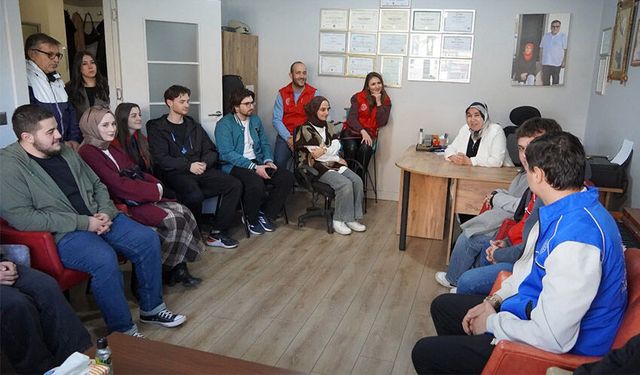 Üniversiteliler, geleceklerine mektup yazdı