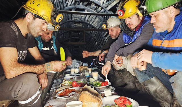 Madenciler, ilk sahuru yerin 120 metre altında yaptı
