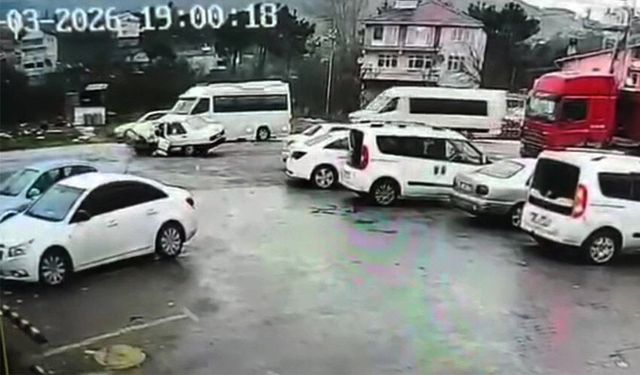 Ereğli'de, işçi servisi ile otomobil çarpıştı: 6 yaralı!