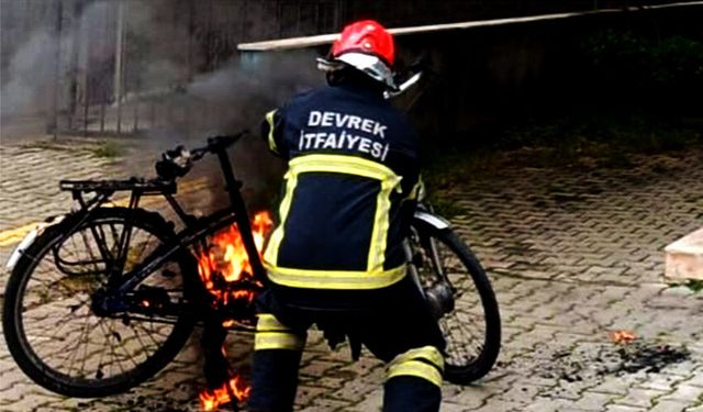 Garaja park edilen elektrikli bisiklet yandı!