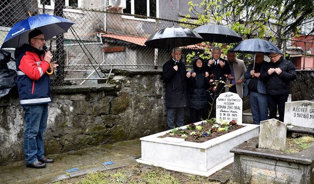 Osman Zeki Oral, mezarı başında anıldı