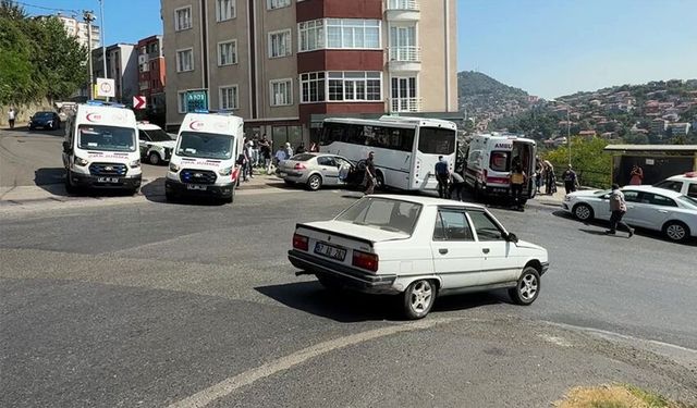 Halk otobüsü ile otomobil çarpıştı: 7 yaralı!