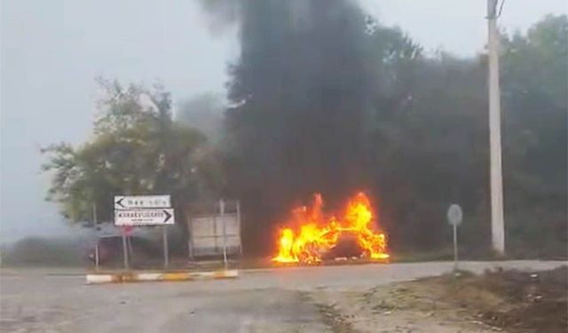 Park halindeki otomobilde korkutan yangın!