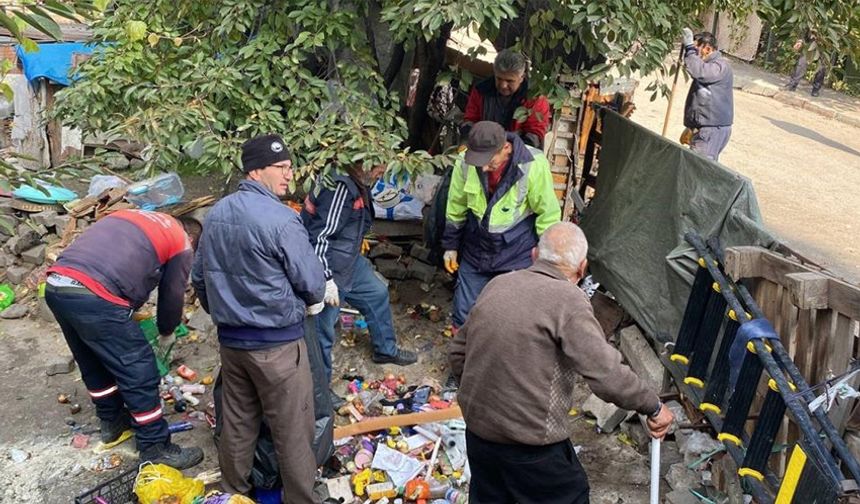 Bir kamyon çöp çıktı!