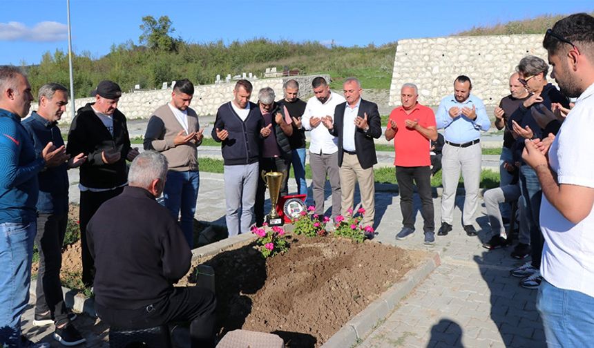 Kupa ile Tanyıldız'ın mezarını ziyaret ettiler