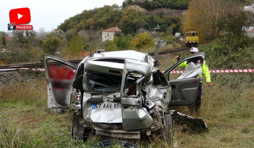 Zonguldak'ta, otomobile tren çarptı: 2 yaralı!